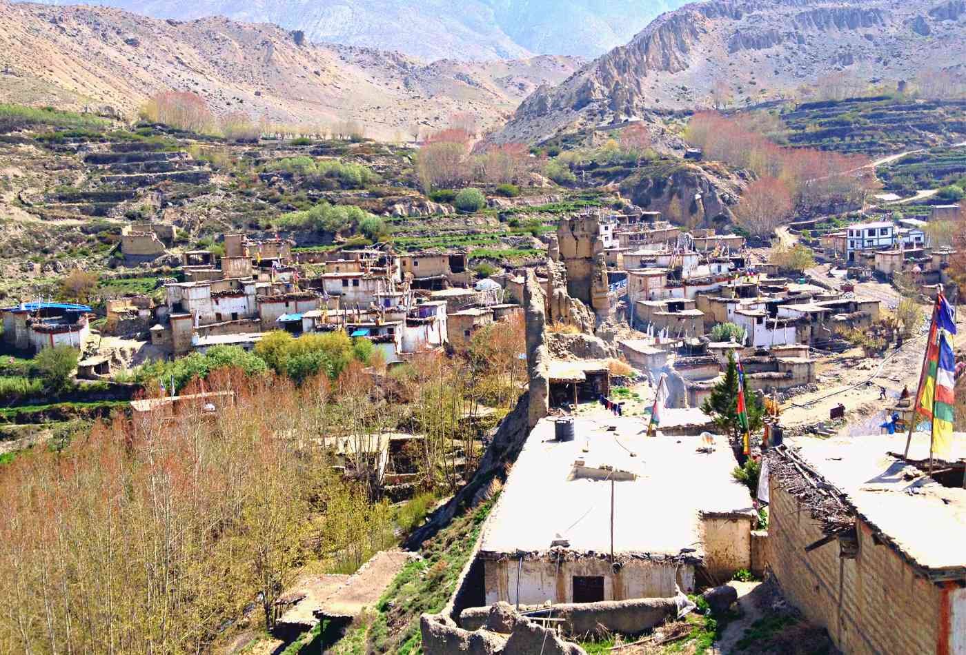 A picturesque view of Jarkot village, located in the Lower Mustang region during the Annapurna Circuit trek. 