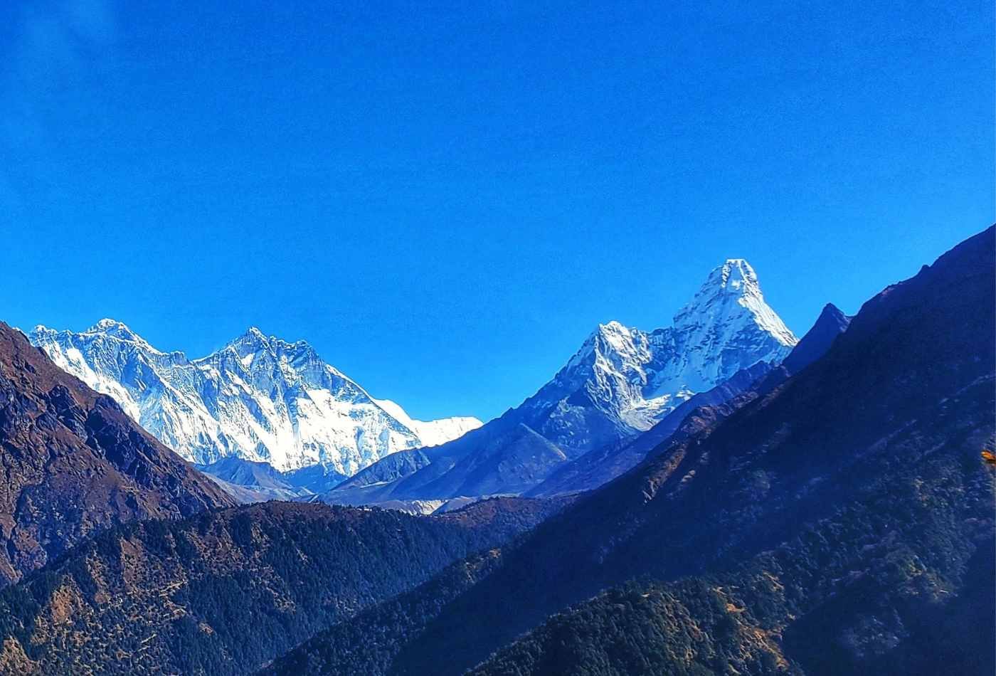 A clear-day panoramic view of Mt. Amadablam, Mt. Lhotse, Mt. Everest, and Tbuche Peak as seen from Syangboche.